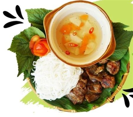  Bún Chả Trắng: Ein exotisches Tanzpaar aus würzigen Nudeln und zarten gegrillten Fleischstückchen!