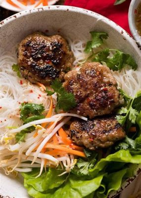  Bún Chả: Eine Symphonie aus geröstetem Fleisch und frischen Kräutern in der kulinarischen Hauptstadt Vietnams!