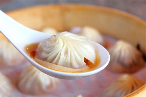  Yueyang Xiaolongbao:  Erkundet die zarten Füllungen, die mit jedem Bissen zerfließen!